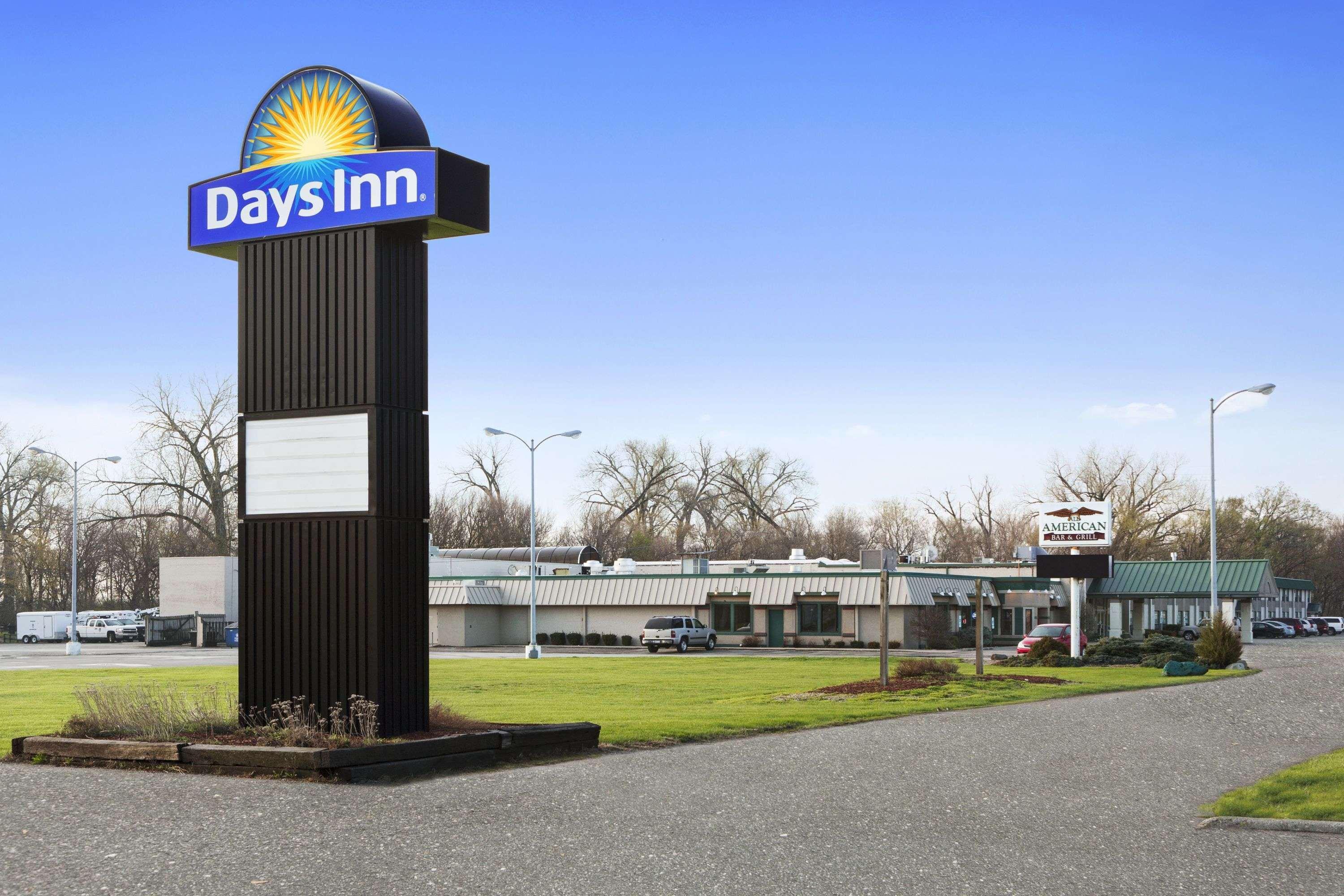 Days Inn By Wyndham Rock Falls Екстер'єр фото